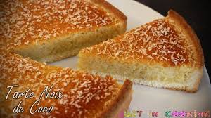 Connu depuis la nuit des temps, le cocotier serait originaire de mélanésie d'où ses noix, véritables flotteurs, auraient vogué jusque vers les côtes tropicales du monde entier. Recette De La Tarte A La Noix De Coco Youtube