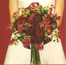 The price of your keepsake includes the preservation of the flowers (photography of your bouquet, complete flower inventory, bouquet dissassembly and preservation of your flowers **an additional rush fee will be charged for an express kit to be sent less than 3 weeks prior to the wedding. Christmas Bouquet Christmas Wedding Flowers Wedding Flower Pictures Wedding Flowers