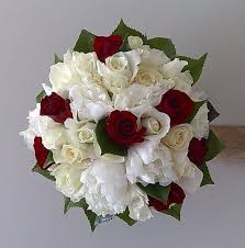 Learn how to make your own bouquet using our free template and simple tutorial. The Kissing Tree After Natalie S Wedding Red Rose Bouquet Wedding Bouquets White Wedding Flowers