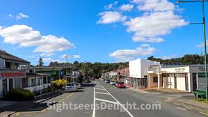 The long road to Warkworth: Driving to Brokenwood - Sightseers' Delight