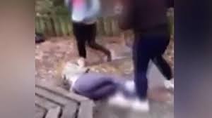 Schock Video Madchen Bande Verprugelt Wehrloses Opfer Video Welt