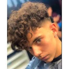 33 Neue Trend Manner Frisuren Locken In 2020 Frisur Undercut Lockige Frisuren Lockiges Haar Manner