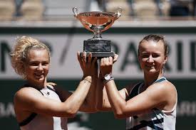 Seeded pair and eventual champions mertens/sabalenka. Krejcikova A Siniakova Vyhraly V Parizi Ctyrhru Idnes Cz