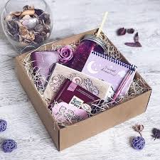 Podarochnaya Korobka Sozvezdie Kassiopeya My V Neyo Prosto Vlyubleny Podarok Kotoryj Udivlyaet Ih Razbirayu Gifts Gifts For Friends Birthday Gift Baskets