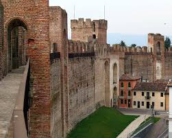 Its walls, 14 to 16 meters tall, and 2.10 meters thick. Cittadella Cittadella Italy Spottinghistory Com