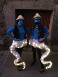 Genios De La Lampara En Los Carnavales De Garciaz Caceres 2015 Disfraces Customizados Homemade Halloween Costumes Cute Couples Costumes Diy Couples Costumes