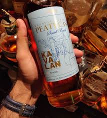 English Below Avrupa Nin En Onemli Viski Magazalarindan Biri Paris Teki La Maison Du Whisky 2013 Yilinda Ilk Kavalan Imi Wine Bottle Rose Wine Bottle Bottle