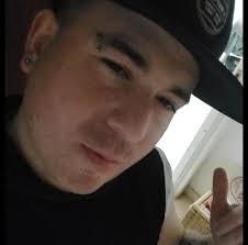 Parece que la relación del actor Jason Momoa y la hija de Ricardo Arjona,  Adria Arjona va mas que ENSERIO, ya que aparecieron públicamente en la  premier en Londres de la cinta