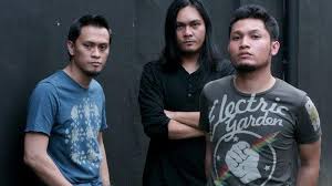 The rock munajat cinta official music video. Lirik Lagu Selamat Tinggal Masa Lalu Andra And The Backbone Jangan Pernah Sesali Jangan Pernah Tribun Jogja