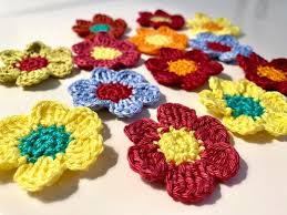 Kostenlose häkelanleitungen für accessoires, kleidung und mehr. Hakelanleitung Fur Kleine Blume Schnell Fertig Auch Fur Anfanger Geeignet Blumen Hakeln Anleitung Kostenlos Blumen Hakeln Anleitung Hakeln Anleitung