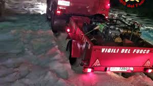 There are currently travel restrictions within italy. Grandinate Sul Lago Di Garda Il Video Degli Interventi Dei Vigili Del Fuoco
