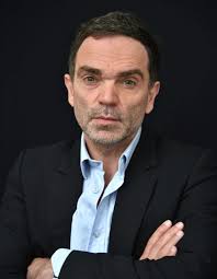 Il remplace aymeric caron qui était plutôt de gauche. On N Est Pas Couche Yann Moix Ne Presentera Pas Ses Excuses Elle