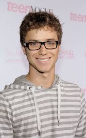 Pictures Of Peter Pan Now That He S Hot And Grown Up I Don T Know What Was In The Water At Mermaid Lagoon But It S Working Jeremy Sumpter Peter Pan Jeremy