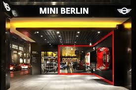Bmw Mini Showroom By Plajer Franz Berlin Germany Lojas De Carros Garagem De Luxo Lavagem De Carro