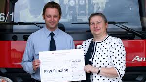 Bankomat sparkasse 29710, köbingerbergstraße 30, wasserburg am inn. Penzing Sparkasse Wasserburg Unterstutzt Drucklufter Anschaffung Der Freiwilligen Feuerwehr Mit Spende Wasserburg Am Inn