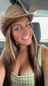 Jennifer Chesney's Instagram, Twitter & Facebook