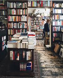 Even Though I Read Most Of My Books On My Ipad These Days Less Weight When Traveling I Still Love Spending Time In These Small Book Nooks Bookstore Bookshop