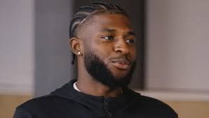 Logan Costa sur le départ... mais les supporters aimeraient le voir rester  dans le 11