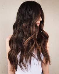 I capelli castani stanno vivendo un momento d'oro, complici . Capelli Castani Estate 2021 I Top Trend Da Sfoggiare