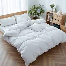 Sprei lembut, dilengkapi selimut hangat membuat waktu tidur semakin nyenyak. Selimut Bedcover Atau Quilt Duvet Mana Yang Lebih Baik Hobitidur