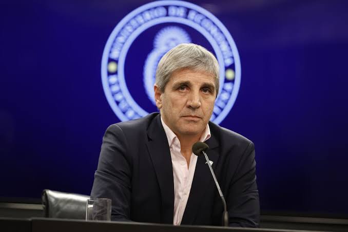Mesa política: Luis Caputo dará una conferencia de prensa para anunciar  medidas - LA NACION