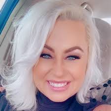 Mandy Cook's Instagram, Twitter & Facebook