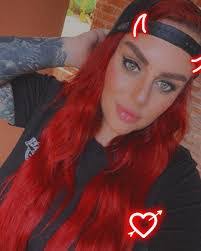 Hallie Barton's Instagram, Twitter & Facebook