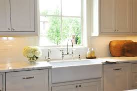 Grey shaker cabinets are timeless and effortless, yet the right hardware is what really cements the look. Source Luxe Living Interiors Light Gray Shaker Cabinets Marble Countertops Farmhouse Sink Flanked By Wood Panel Kitchen Redesign Kitchen Kitchen Design