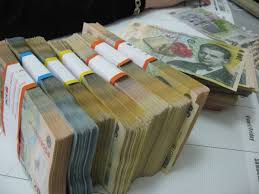 Curs valutar curent pentru euro, dolar, grivnă, rublă și leu, de la deghest, victoriabank, eximbank și altele. FinanÅ£ele Au Atras AstÄƒzi 40 Milioane De Lei De La BÄƒnci 18 12 2018 Bursa Ro