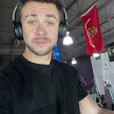 My best deadlift with straps is 190kg and currently 165kg without.  Currently training for a comp in December 180kg for reps which I will wear  a belt for and figure 8 or