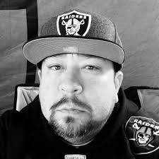 Chad Liff's Instagram, Twitter & Facebook