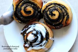 Cinnamon Rolls Au Charbon Actif Alimentation Brioche A La Cannelle Dessert