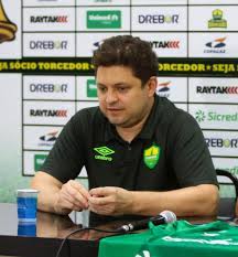 Na noite de eliminação do clube, o presidente alessandro dresch se desentendeu com um pm após pedido para mudar de lugar no estádio. Erramos Na Contratacao Explica Vice Presidente Do Cuiaba Sobre Queda Do Valentim Cuiaba Ge