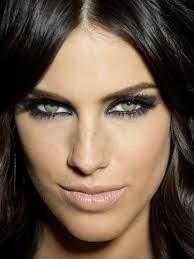 Complementary eye makeup colors—the colors that are opposite your eye color on the color wheel—will make your green eye color. Wedding Eye Makeup For Green Eyes