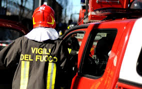Indagano i carabinieri il primo a inizio maggio, l'ultimo domenica. Incendio A Bagnatica Plastica In Fiamme Alta Colonna Di Fumo Sky Tg24