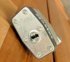 The lock will catch several times, allowing for slight movement back and forth between two numbers. How To Open A Padlock Without Keys Quora