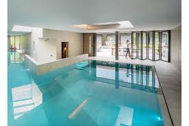 Schwimmbad Mit Gartenzugang Dank Glas Faltturen Von Solarlux Solarlux Www Solarlux De In 2020 Altbau Villa Faltwand Wohnen