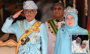 In the interregnum period following the death of abdul ghafur muhiuddin shah in 1614, pahang descent into chaos and was conquered by aceh sultanate. Malaysia Installs Its New King After Previous Monarch Married Russian Beauty Queen And Abdicated Daily Mail Online