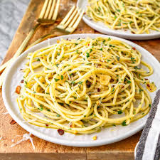Pasta with Olive Oil and Garlic Recipe (Pasta Aglio e Olio)