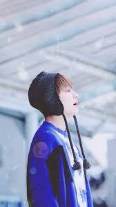 Rap monster] bogo sipda ireohge malhanikka deo bogo sipda neohui sajineul bogo isseodo bogo sipda neomu yasokhan sigan naneun uriga mipda ijen eolgul han beon boneun geosdo himdeureojin uriga. Bts Spring Day Kim Taehyung Army S Amino