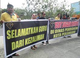 Di samping itu, lsm di bidang konsumen dan lingkungan hidup juga biasa melakukan gugatan perwakilan (class action). Riauterkini Demo Protes Potongan Gaji Pns Untuk Zakat Kadisdik Gugat Kapasitas Dan Motivasi Lsm Penjara
