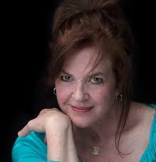 Elizabeth Sampson's Instagram, Twitter & Facebook