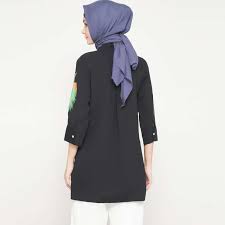 Gamis ini memiliki model kombinasi ruffle dan tumpuk, dibuat dari bahan ceruti premium. Jual Tunik Lengan 7 8 Wanita Muslim Gaya Korea Sablon Gambar Bulu Jfashion Lethesia Terbaru Juli 2021 Blibli