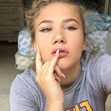 Brianna Roark's Instagram, Twitter & Facebook