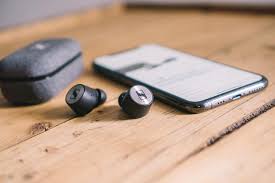 There's solid bass depth without going overboard, and you can tweak the sound signature to your liking. Sennheiser Momentum True Wireless 2 Test Modernhifi