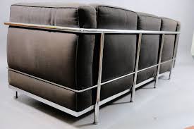 Cushion baskets — that's what the le corbuiser group called their modernist response to the traditional club chair. Vintage Lc2 3 Sitzer Sofa Von Le Corbusier Fur Cassina 1970er Bei Pamono Kaufen