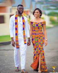 Le pagne est un vêtement léger porté dans les pays chauds. Pagne Kita Ghana Couples African Outfits African Fashion Africa Fashion