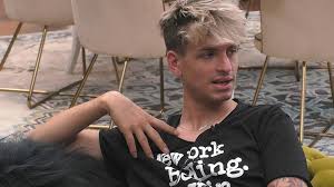 Hat sie gerade wegen ihrer harten vergangenheit gute chancen auf das finale? Drag Kunstlerin Katy Bahm Outet Sich Als Bisexuell Queer De
