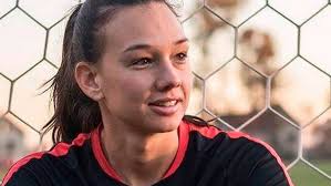 La internacional chilena christiane endler, arquera del parís saint germain, vuelve a estar incluida en la lista de candidatas a mejor guardameta de los premios the best que organiza la fifa. Christiane Endler Esta Dentro De Las 10 Mejores Arqueras Del Mundo Tvn Deportes Noticias Television Nacional De Chile