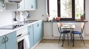 Avant Apres Relooking Peinture Et Sol D Une Cuisine Ancienne Cuisine Ancienne Relooker Cuisine Amenagement Cuisine